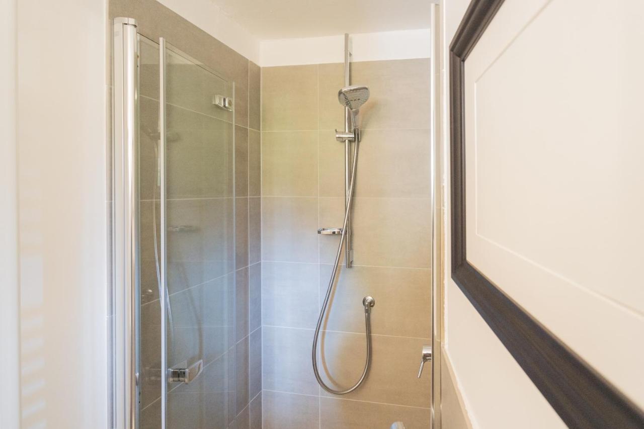 P Terrace - Lake View By Rent All Como Apartment ลาโญ ภายนอก รูปภาพ